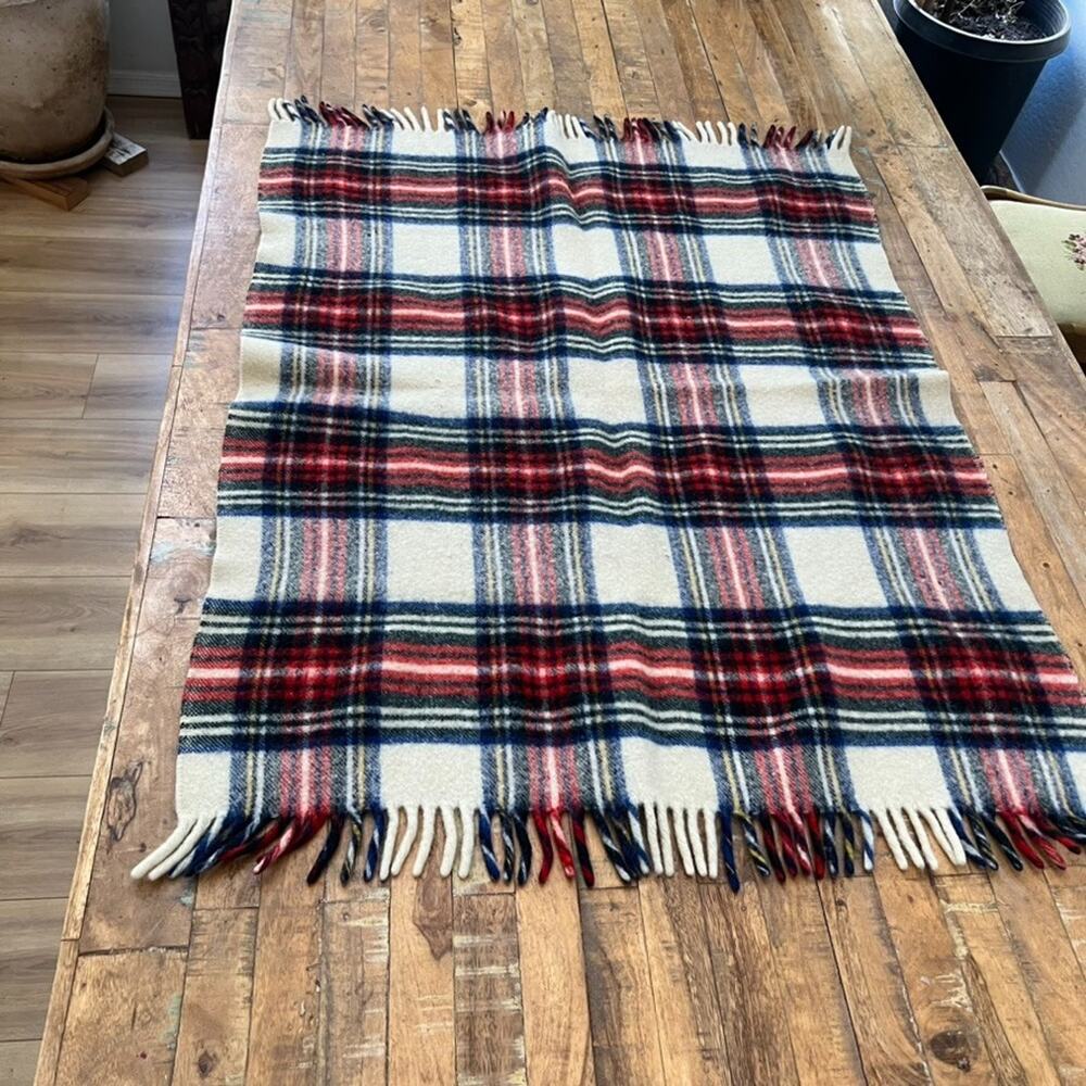 Curvon Prince Crown 100% Wool Lap Blanket Tartan Plaid 32" x 43"